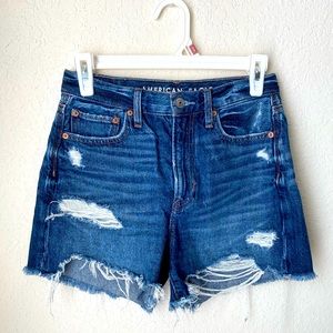 American Eagle 90s boyfriend short
